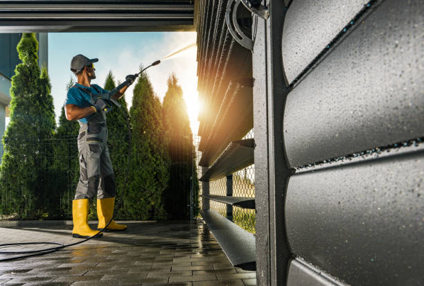 Why Choose Our Certified Pressure Washing Experts for Your Project Needs in Earlimart, CA?